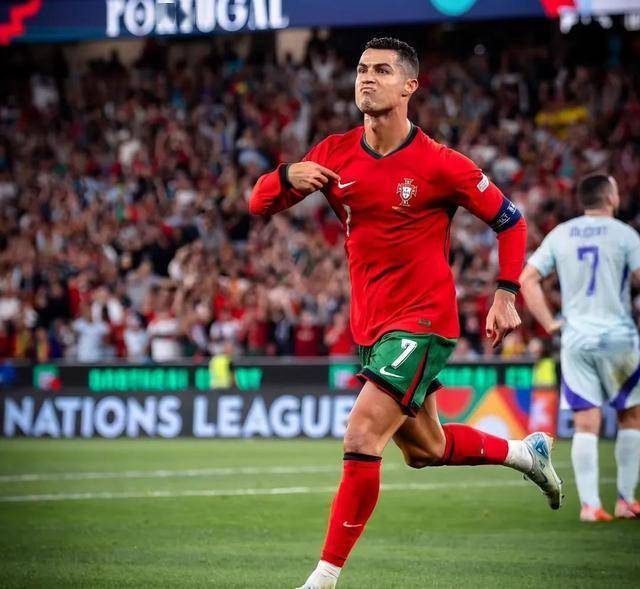 C罗重返赛场，夺冠首场状态出色，快船观众沸腾！